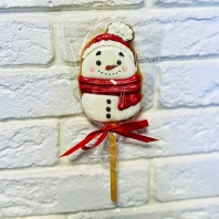 Пряник Новогодний Снеговик на палочке, 9х6см - купить в магазине КондитерХауз Пряник Новогодний Снеговик на палочке, 9х6см