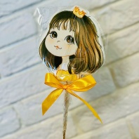 Пряник Девочка с короной на палочке, 11х10см - купить в магазине КондитерХауз Пряник Девочка с короной на палочке, 11х10см